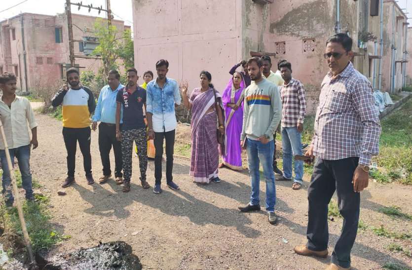 The Mayor inspected the cleaning system and the Prime Minister's house under construction in the pendry ... महापौर ने पेंड्री में सफाई व्यवस्था और निर्माणाधीन प्रधानमंत्री आवास का किया निरीक्षण ...
