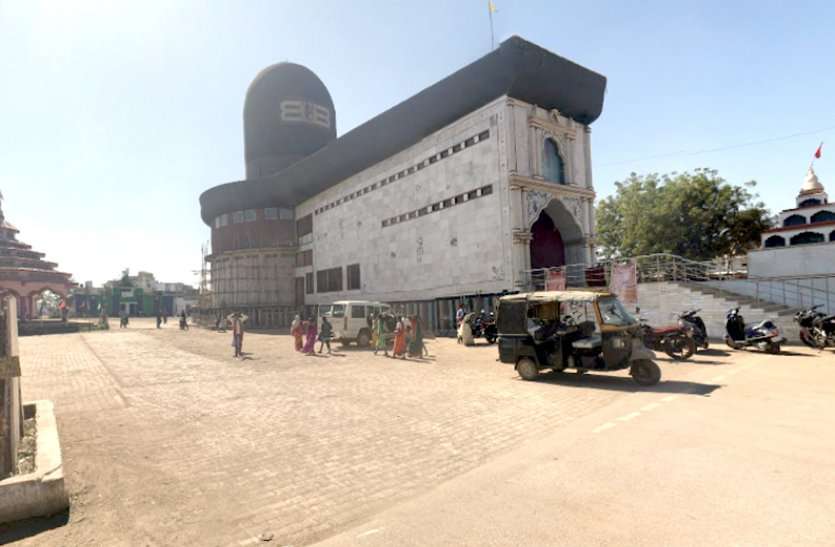 In the Maa Patala Bhairavi Siddhapeeth, an initiative is being taken to protect oneself and others as well मां पाताल भैरवी सिद्धपीठ में कोरोना को लेकर स्वयं सुरक्षित रहने और दूसरों को भी सुरक्षित रखने की जा रही पहल ...