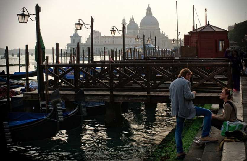 coronavirus pandemic in Italy पत्नी से झूठ बोलकर इटली में इश्क फरमा रहे थे जनाब, आ गए कोरोना की चपेट में..