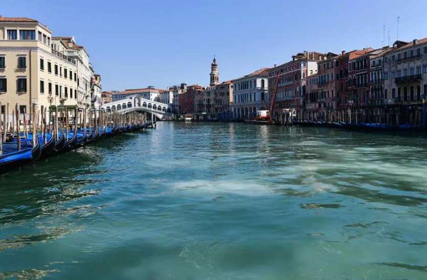 Venice canals कोरोना ने बदल दी वेनिस की नहरों की तस्वीर, शहर के प्रदूषण में भी आई कमी