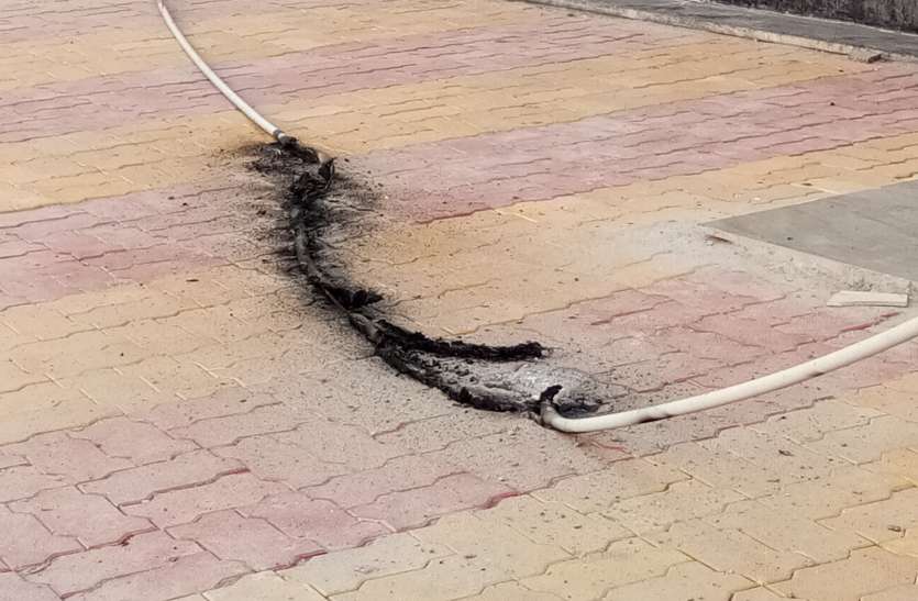 करंट से कबाड़ बीनने वाले बालक की मौत करंट से कबाड़ बीनने वाले बालक की मौत