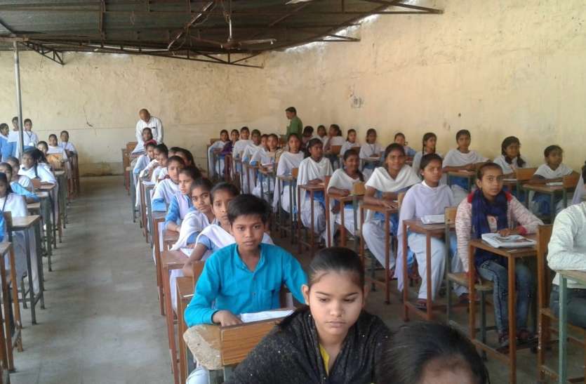 10वीं-12वीं की बोर्ड परीक्षा स्थगित, 5वीं-8वीं की परीक्षा निरस्त 10वीं-12वीं की बोर्ड परीक्षा स्थगित, 5वीं-8वीं की परीक्षा निरस्त