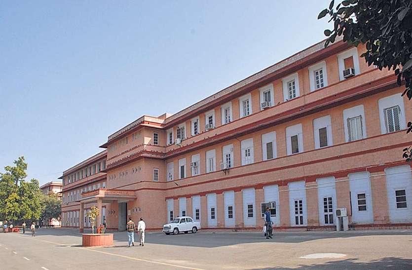 Secretariat सचिवालय में नहीं कोरोना से बचाव के इंतजाम, बिना जांच प्रवेश करते हैं लोग