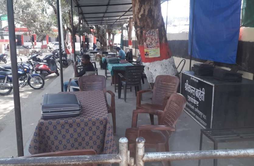 कोर्ट में 31 मार्च तक गवाह, पक्षकारों के आने पर रोक, वकील ही निपटाएंगे पेशी कोर्ट में 31 मार्च तक गवाह, पक्षकारों के आने पर रोक, वकील ही निपटाएंगे पेशी