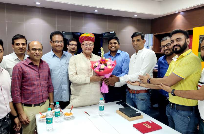 मंत्री कल्ला ने की प्रवासियों से राजस्थान में निवेश पर चर्चा मंत्री कल्ला ने की प्रवासियों से राजस्थान में निवेश पर चर्चा