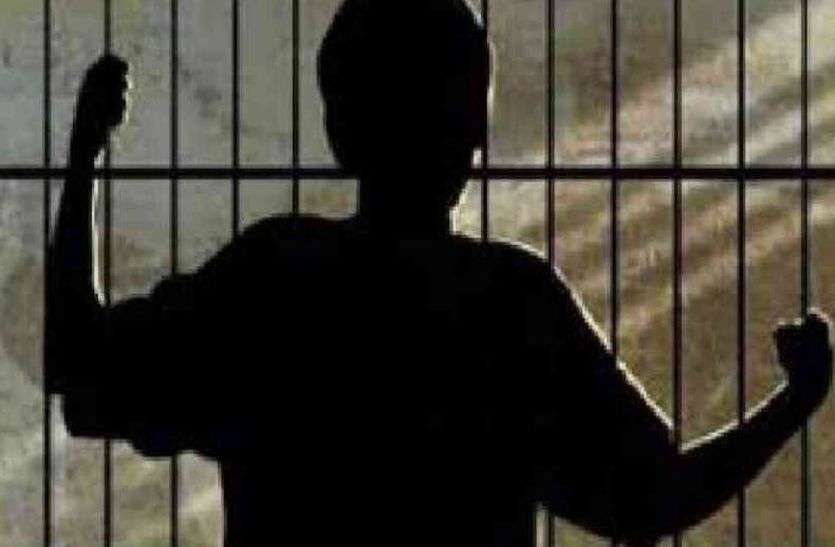 मां ने पढ़ाई के लिए डांटा तो नाराज होकर घर से निकल गया बच्चा, ट्रेन में बैठकर पहुंच गया दिल्ली मां ने पढ़ाई के लिए डांटा तो नाराज होकर घर से निकल गया बच्चा, ट्रेन में बैठकर पहुंच गया दिल्ली