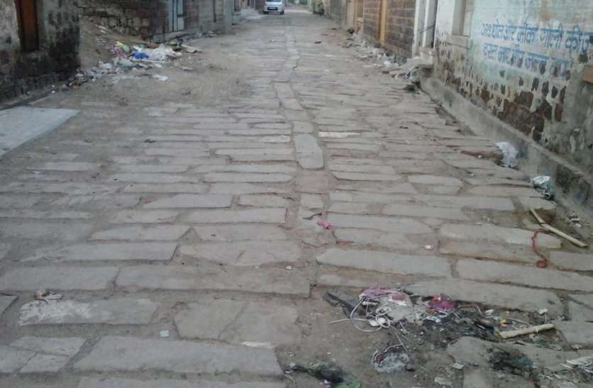 खरंजा रोड टूटी, राह हुई मुश्किल खरंजा रोड टूटी, राह हुई मुश्किल