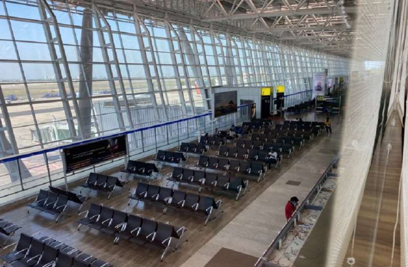 COVID-19: Chennai quarantines itself flights cancelled चेन्नई में 50 अंतरराष्ट्रीय व 34 घरेलू उड़ानें रद्द, एयरपोर्ट पर पसरा सन्नाटा