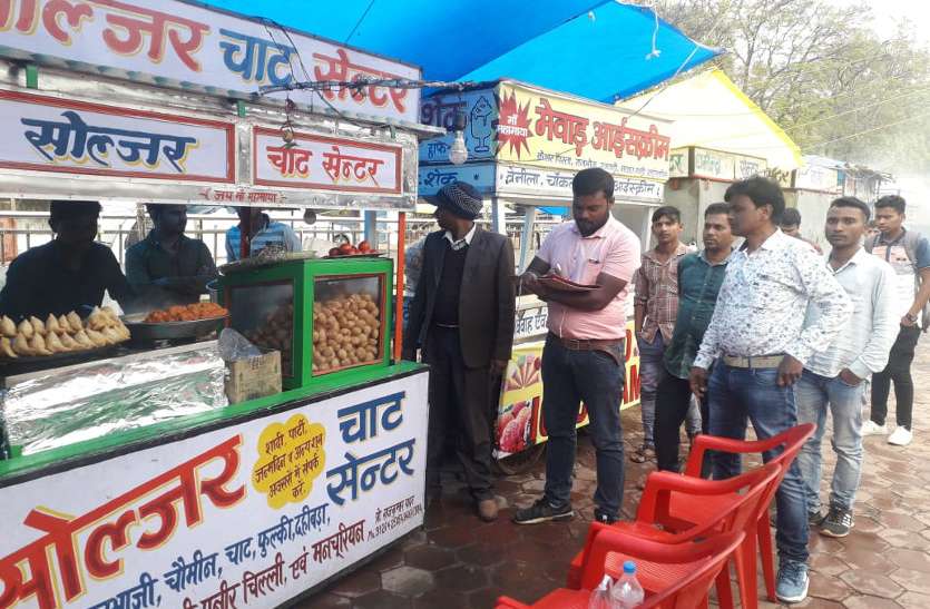 कोरोना वायरस इफेक्ट: जिले में धारा 144 लागू, मॉल-चौपाटी, हॉस्टल-ठेलों को बंद करने के आदेश, बसों से दूसरे राज्यों का नहीं कर पाएंगे सफर कोरोना वायरस इफेक्ट: जिले में धारा 144 लागू, मॉल-चौपाटी, हॉस्टल-ठेलों को बंद करने के आदेश, बसों से दूसरे राज्यों का नहीं कर पाएंगे सफर