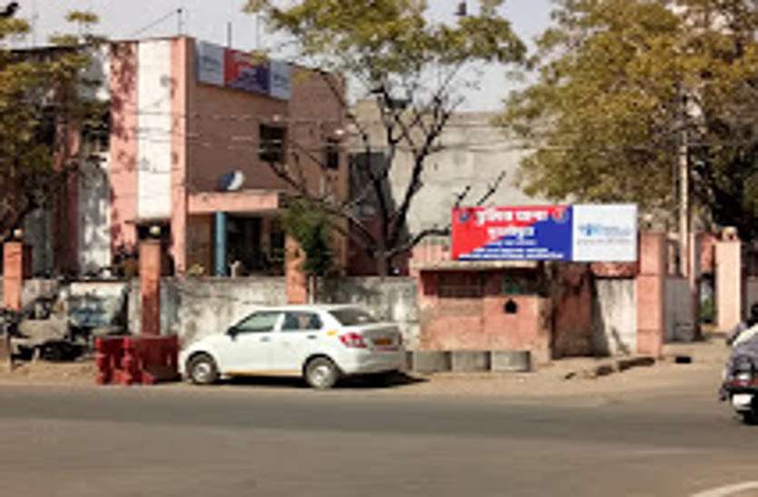 हेलमेट के लिए टोकने पर महिला कांस्टेबल को मारी टक्कर, घायल हेलमेट के लिए टोकने पर महिला कांस्टेबल को मारी टक्कर, घायल