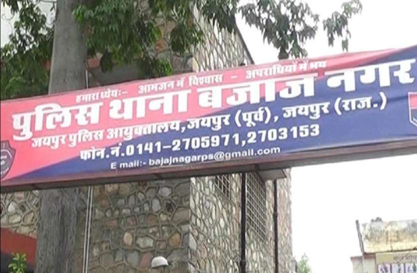 महिला श्रद्धालु के गले से सोने की चेन तोड़ भागे बदमाश महिला श्रद्धालु के गले से सोने की चेन तोड़ भागे बदमाश