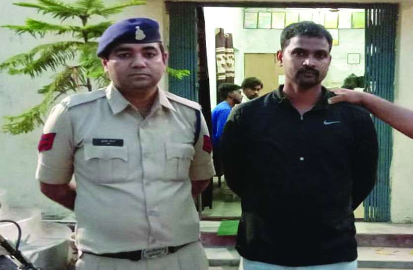 बेरोजगार युवकों से 22 लाख रुपए की ठगी, सिपाही ने फॉरेस्ट गार्ड में नौकरी लगाने का दिया था झांसा बेरोजगार युवकों से 22 लाख रुपए की ठगी, सिपाही ने फॉरेस्ट गार्ड में नौकरी लगाने का दिया था झांसा