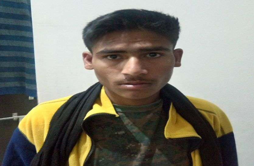 स्टेशन के बाहर लापता 15 साल का मासूम वाह री राजस्थान पुलिस, ये कैसा रूतबा...15 साल के लापता बच्चे को 15 घंटे लूट के आरोपियों के साथ हवालात में बंद रखा
