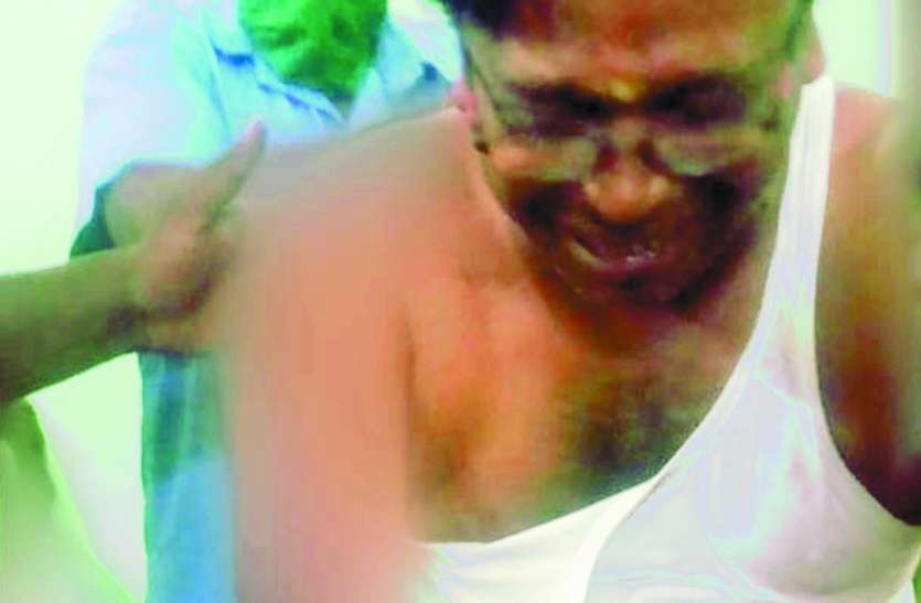 तिरुपुर में हिन्दू संगठन के पदाधिकारी पर हमला तिरुपुर में हिन्दू संगठन के पदाधिकारी पर हमला