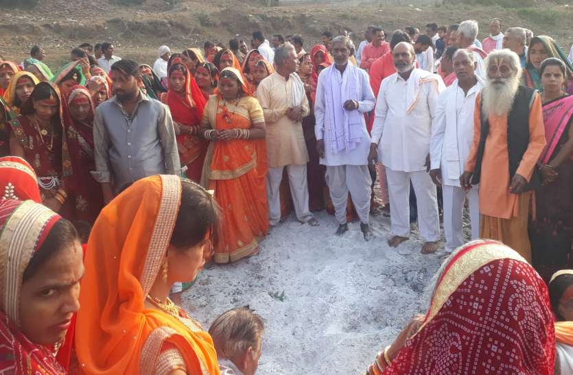 रहटगांव में ८ वर्षों से हो रहा सार्वजनिक गणगौर उत्सव का आयोजन रहटगांव में ८ वर्षों से हो रहा सार्वजनिक गणगौर उत्सव का आयोजन