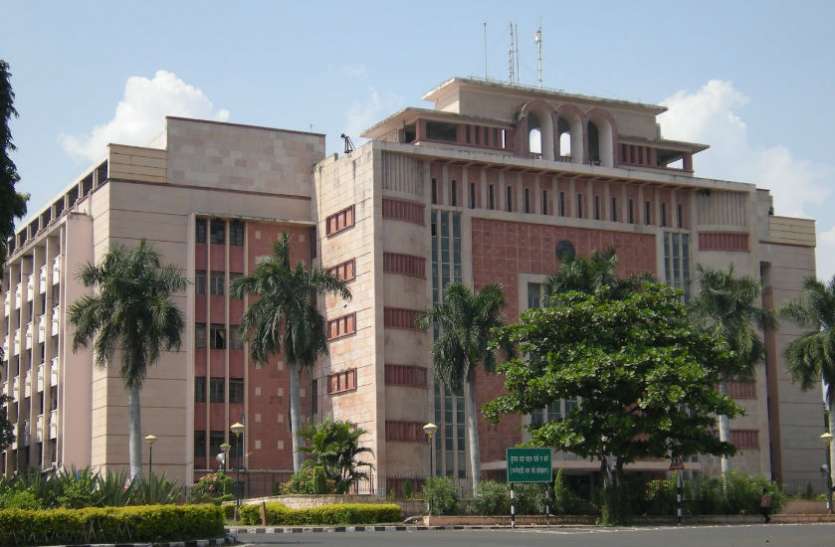 सियासी उठापटक के बीच एमपी में प्रशासनिक सर्जरी, 4 IAS अधिकारियों के तबादले सियासी उठापटक के बीच एमपी में प्रशासनिक सर्जरी, 4 IAS अधिकारियों के तबादले