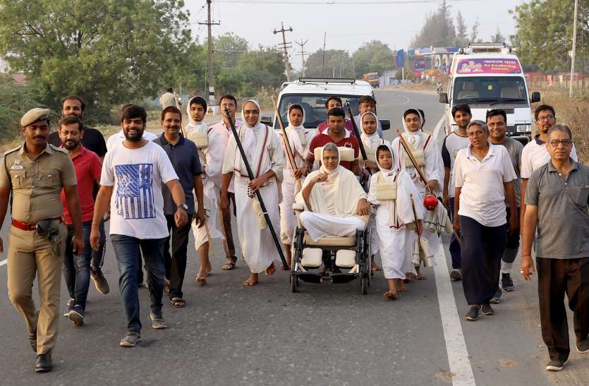 बुद्धिमानों को ज्ञान का प्रकाश फैलाना होगा बुद्धिमानों को ज्ञान का प्रकाश फैलाना होगा