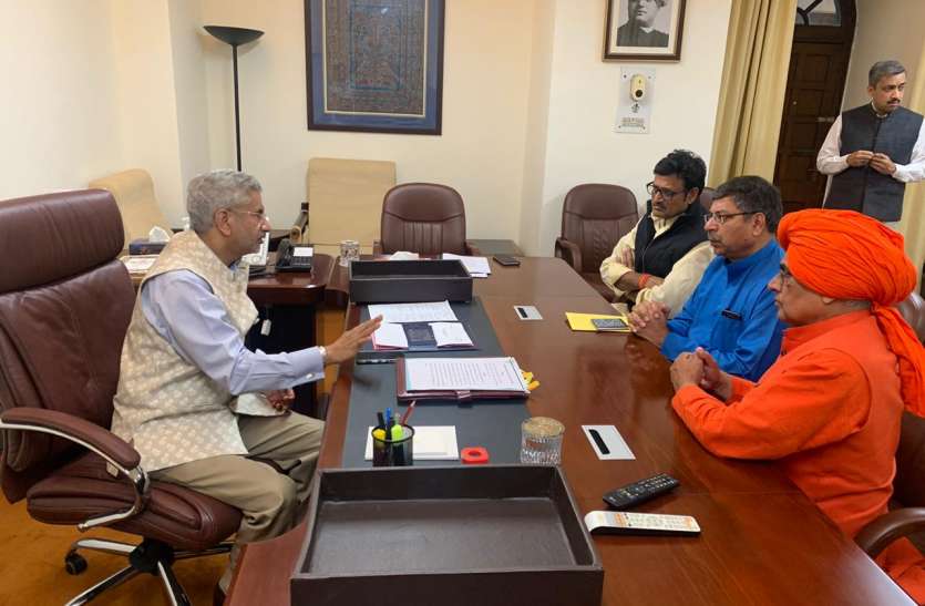 विदेशों में फंसे भारतीय, एस. जयशंकर से मिले राठौड़-पूनियां विदेशों में फंसे भारतीय, एस. जयशंकर से मिले राठौड़-पूनियां
