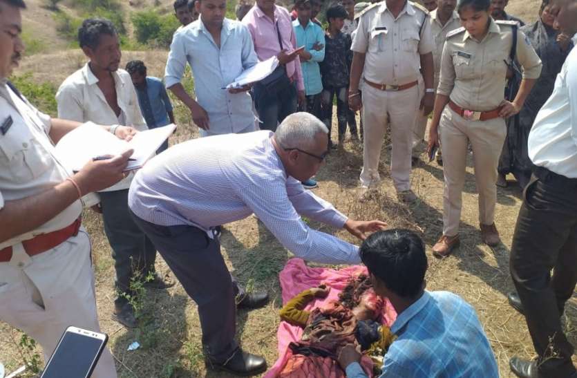 lover murdered the woman प्रेमी ने की महिला की सिर कुचलकर हत्या, फिर खुद गटका जहर