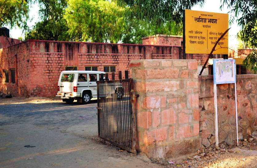 Complaints of coal theft from government mines चोरी का कोयला गायब, गड़बड़ी पकड़ी गई तो ट्रक करवा दिया खाली !