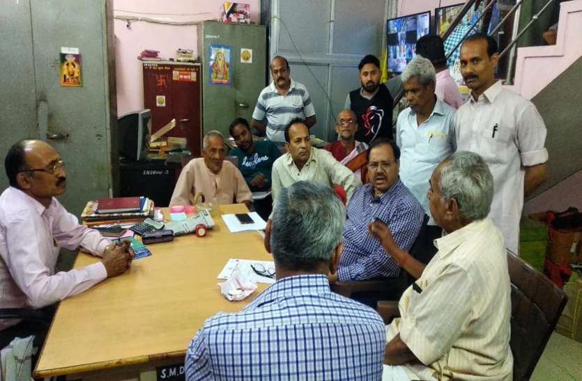 कोरोना का असर: रायपुर के महामाया मंदिर में अगरबत्ती और जगराता पर रोक कोरोना का असर: रायपुर के महामाया मंदिर में अगरबत्ती और जगराता पर रोक