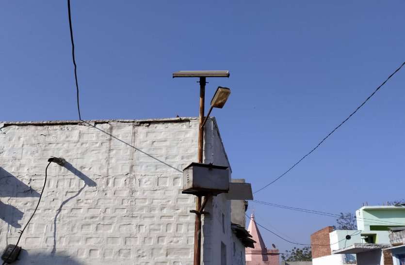 आदिवासियों का पीछा नहीं छोड़ रहा अंधेरा आदिवासियों का पीछा नहीं छोड़ रहा अंधेरा