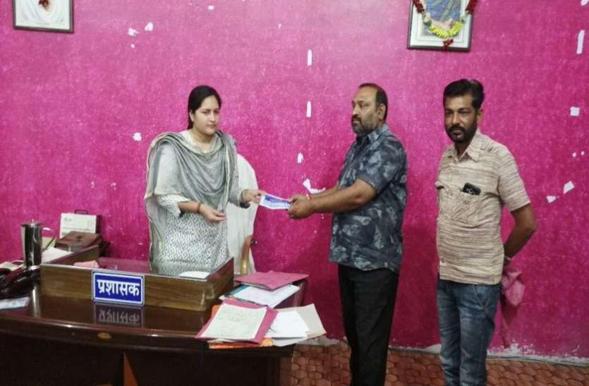 खांसी, छींक आए तो रुमाल से नाक को ढकें खांसी, छींक आए तो रुमाल से नाक को ढकें