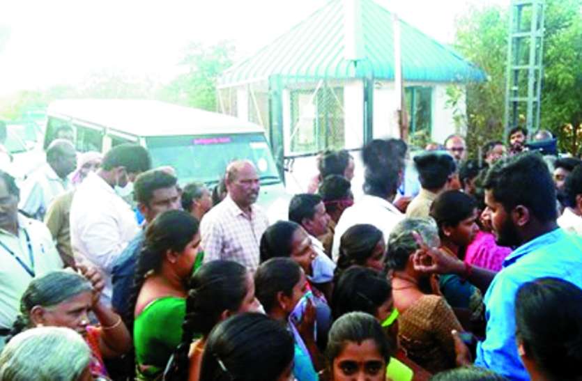 करुमत्तमपट्टी में कोरोना आइसोलेशन सेन्टर का विरोध करुमत्तमपट्टी में कोरोना आइसोलेशन सेन्टर का विरोध