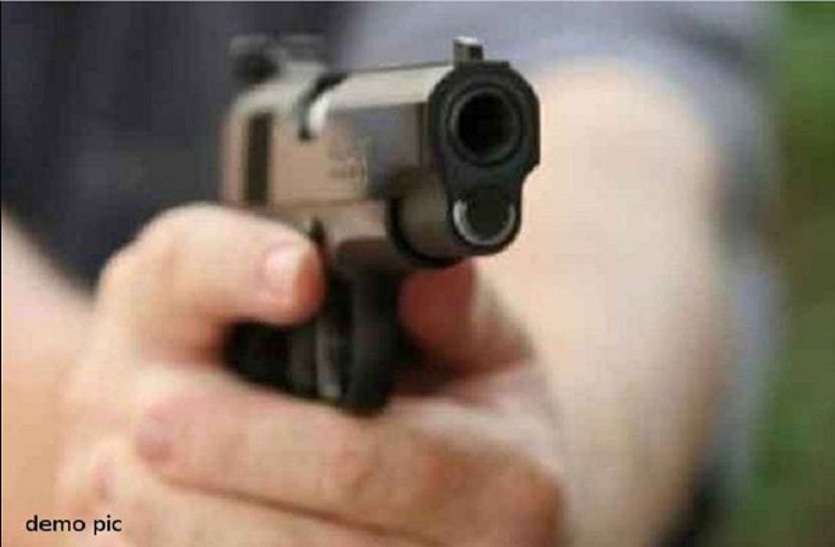 उपनिरीक्षक ने थाने में खुद को मारी गोली, गंभीर हालत में किया गया रायपुर रेफर उपनिरीक्षक ने थाने में खुद को मारी गोली, गंभीर हालत में किया गया रायपुर रेफर