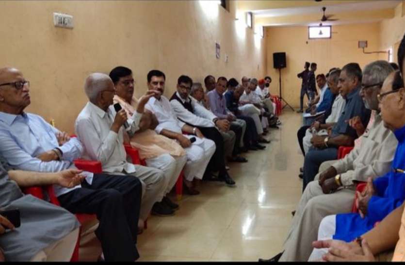 सिंधी समाज में एक व्यक्ति के आने पर भी शुरू हो जाएगी पगड़ी रस्म सिंधी समाज में एक व्यक्ति के आने पर भी शुरू हो जाएगी पगड़ी रस्म