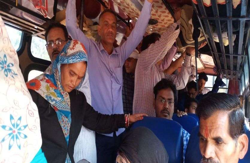 दिल में कोरोना का खौफ, फिर भी यात्रा कर रहे बेखौफ दिल में कोरोना का खौफ, फिर भी यात्रा कर रहे बेखौफ