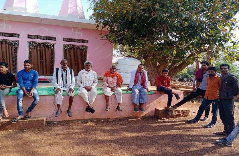 नेपाल से लौटे 17 ग्रामीण, सभी खांसी-जुकाम से पीडि़त नेपाल से लौटे 17 ग्रामीण, सभी खांसी-जुकाम से पीडि़त