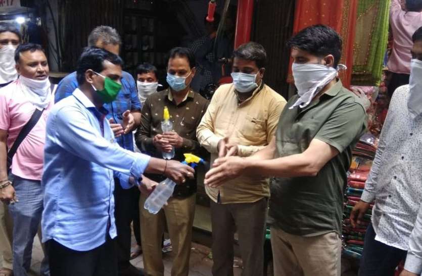 कपड़ा बाजार में भीड़ को रोकने के होंगे प्रयास कपड़ा बाजार में भीड़ को रोकने के होंगे प्रयास