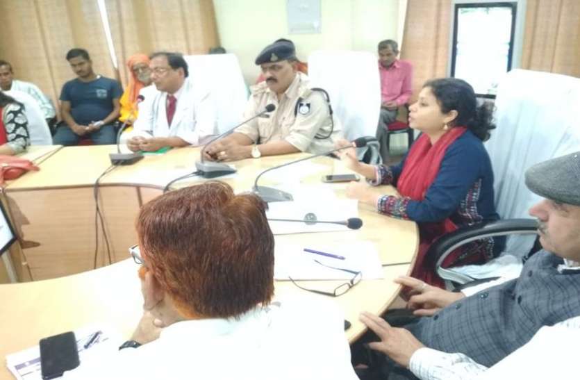 कोरोना अलर्ट: स्टेशन पर यात्रियों का चेकअप शुरू, आज से बॉर्डर निगरानी कोरोना अलर्ट: स्टेशन पर यात्रियों का चेकअप शुरू, आज से बॉर्डर निगरानी