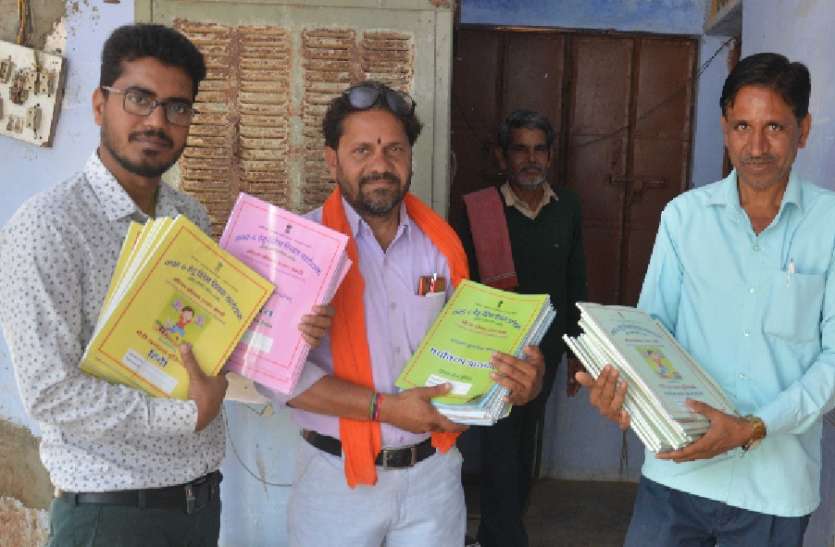 शिक्षा महकमे में अंधेरगर्दी की हद, सत्र के अंत में संस्था प्रधानों को कहा : किताबें लेने आओ शिक्षा महकमे में अंधेरगर्दी की हद, सत्र के अंत में संस्था प्रधानों को कहा : किताबें लेने आओ