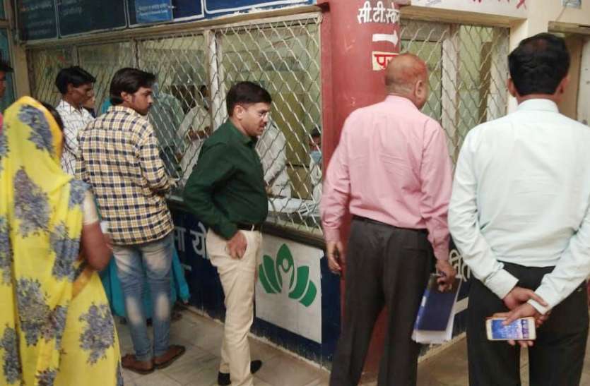कार्यवाहक कलक्टर ने देखे अस्पताल के हाल, दिखा गदंगी का आलम कार्यवाहक कलक्टर ने देखे अस्पताल के हाल, दिखा गदंगी का आलम