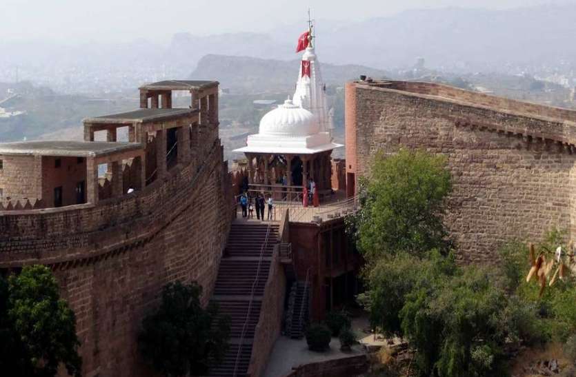chamunda mata temple at mehrangarh fort jodhpur will close in navratri नवरात्र में नहीं कर सकेंगे मेहरानगढ़ स्थित मां चामुण्डा के दर्शन, मार्केट से खोने लगी है रौनक