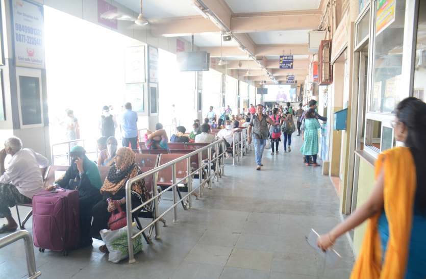 नेल्लोर आरटीसी बेपरवाह, बसों में नहीं हो रहा कीटनाशक का छिड़काव नेल्लोर आरटीसी बेपरवाह, बसों में नहीं हो रहा कीटनाशक का छिड़काव