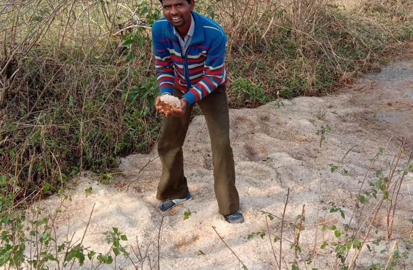 Unseasonal rains, lightning and hail wreaked havoc in Vindh Mehandwani विखं मेंहदवानी में बेमौसम बारिश, बिजली और ओले ने ढाया कहर
