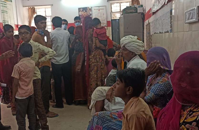 बढ़ी ओपीडी, लगी कतारें, विभाग ने कहा अब अलग-अलग बैठेंगे चिकित्सक बढ़ी ओपीडी, लगी कतारें, विभाग ने कहा अब अलग-अलग बैठेंगे चिकित्सक