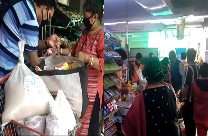 ghazibad.jpg CoronaVirus: पीएम मोदी की अपील के बाद भी खाने-पीने की दुकानों पर लगी भीड़, 15 दिन का स्टॉक खरीद रहे लोग