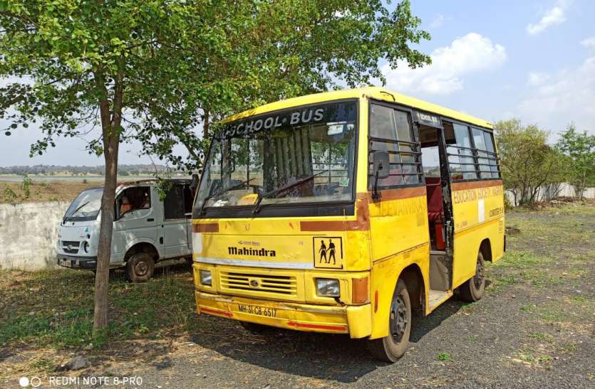 एक स्कूल वैन और एक मैजिक जब्त एक स्कूल वैन और एक मैजिक जब्त
