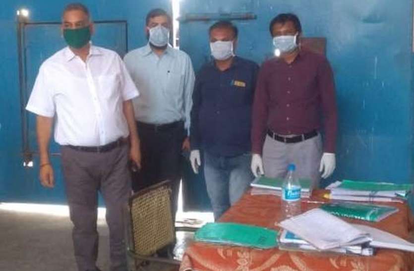 न्यायाधीश ने किया जेल एवं सम्प्रेक्षण गृहों का निरीक्षण न्यायाधीश ने किया जेल एवं सम्प्रेक्षण गृहों का निरीक्षण