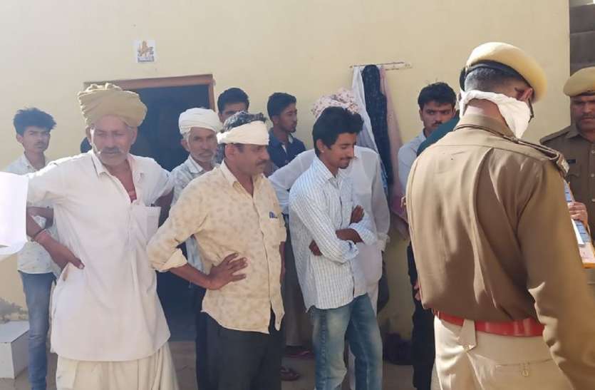 महिला ने घर में की आत्महत्या, सुसाइड नोट भी मिला ! महिला ने घर में की आत्महत्या, सुसाइड नोट भी मिला !