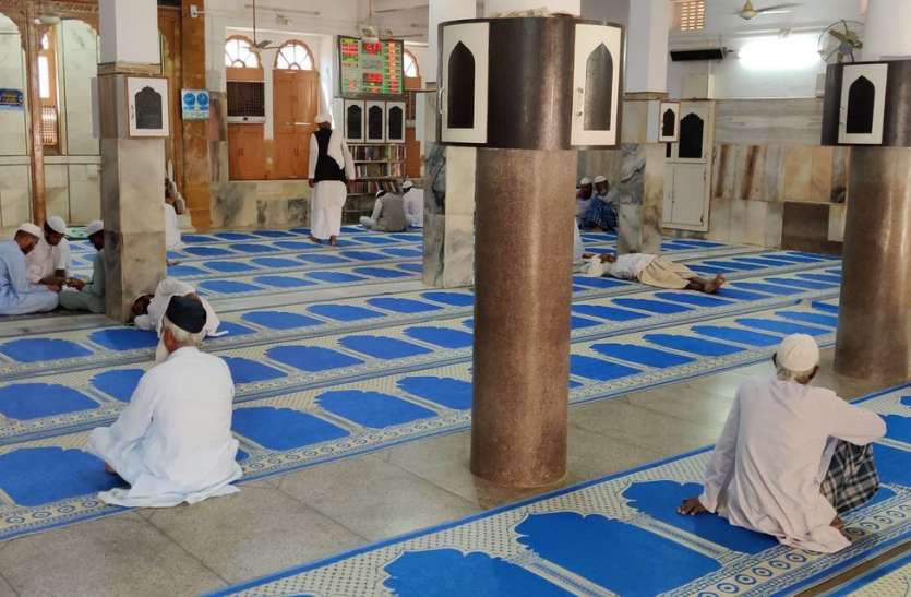 कोरोना वायरस : पोकरण में जुम्मे की नमाज में कम पहुंचे लोग कोरोना वायरस : पोकरण में जुम्मे की नमाज में कम पहुंचे लोग