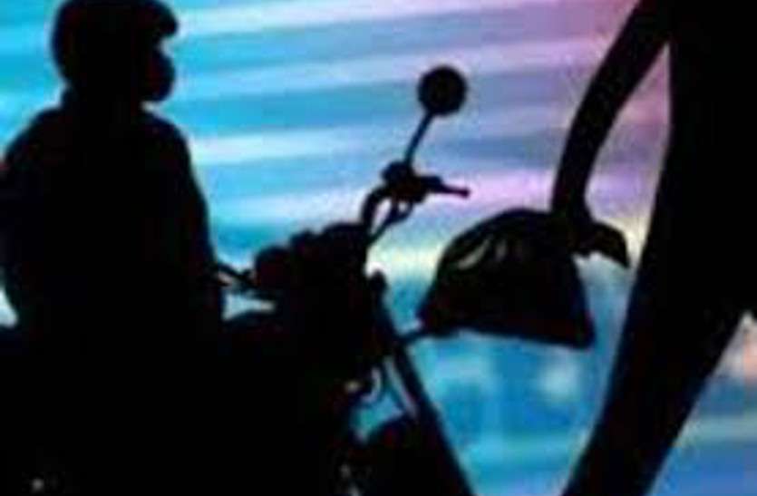 पुलिस ने दोपहर में पकड़ा लूट का एक आरोपी, रात में शहर फिर हो गई लूट, कहीं गिरोह तो सक्रिय नहीं? पुलिस ने दोपहर में पकड़ा लूट का एक आरोपी, रात में शहर फिर हो गई लूट, कहीं गिरोह तो सक्रिय नहीं?