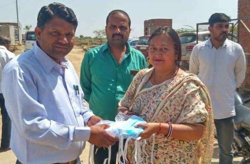 मास्क वितरण, बचाव के दिए टिप्स मास्क वितरण, बचाव के दिए टिप्स