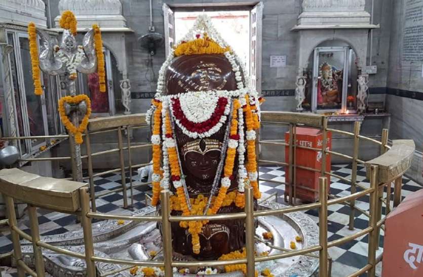 कोरोना के चलते पशुपतिना का श्ऱृंगार का कार्यक्रम हुआ निरस्त, भोजनशाला व पुस्तकाल भी बंद कोरोना के चलते पशुपतिना का श्ऱृंगार का कार्यक्रम हुआ निरस्त, भोजनशाला व पुस्तकाल भी बंद