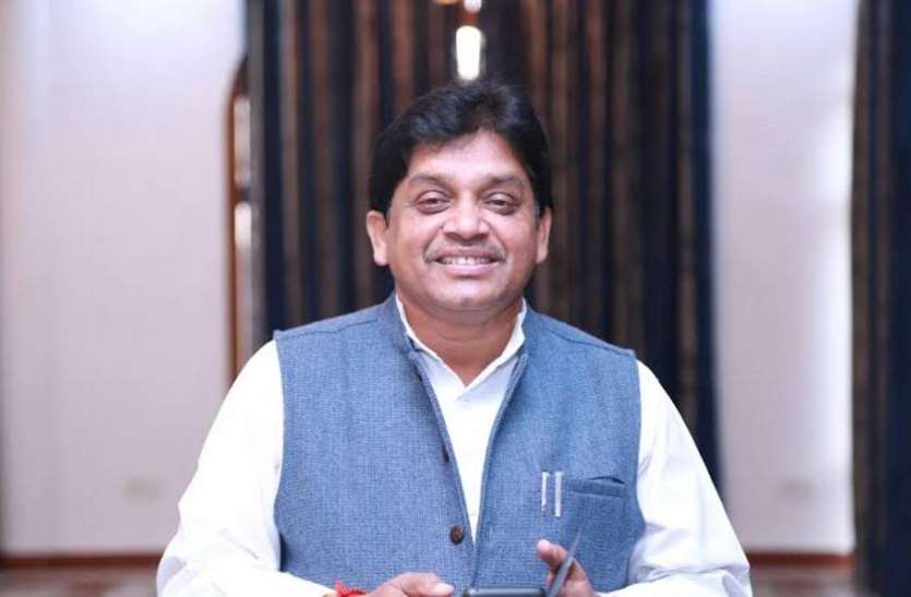 नगरीय प्रशासन और श्रममंत्री डॉ. शिव डहरिया पुत्री के साथ होम आइसोलेशन में नगरीय प्रशासन और श्रममंत्री डॉ. शिव डहरिया पुत्री के साथ होम आइसोलेशन में