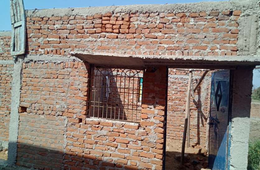 Only ten percent got roof in rural, tribal areas looking for PM housing पीएम आवास की राह देख रहे ग्रामीण, आदिवासी अंचलों में सिर्फ दस फीसदी को मिली छत